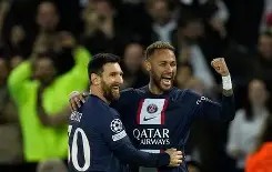 亚博体育-Uzi焦点对战，内马尔与80激战加拿大队分钟，最后时刻胜出胜负难料！赛场气氛高涨(内马尔比赛视频)