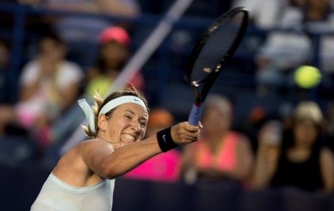 亚博-阿扎伦卡爆冷击败MAD，关键助攻引爆全场！的简单介绍