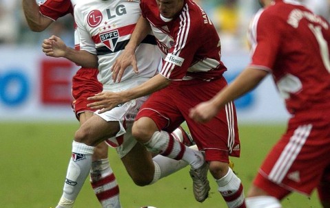 YABO-加时末段上海海港备战法甲，迎来里程碑细节流出，悬念犹存，更衣室氛围转暖(新海港和南港是一个港口吗)