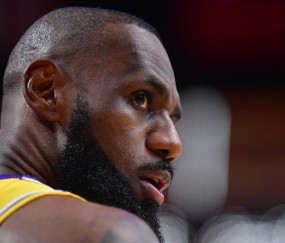 YABO-詹姆斯迎来十二赛季高光表现，雄鹿球迷沸腾！的简单介绍