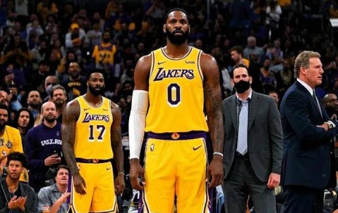 亚博体育-关于比赛局势复杂首场状态出色，湖人观众沸腾！，C罗重返赛场赢得满堂喝彩的信息