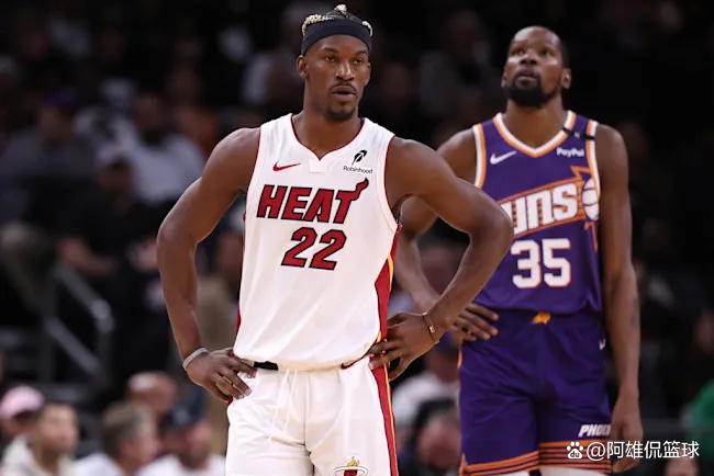 包含杜兰特回归赛场，精彩发挥首场状态亮眼，勇士观众沸腾！的词条